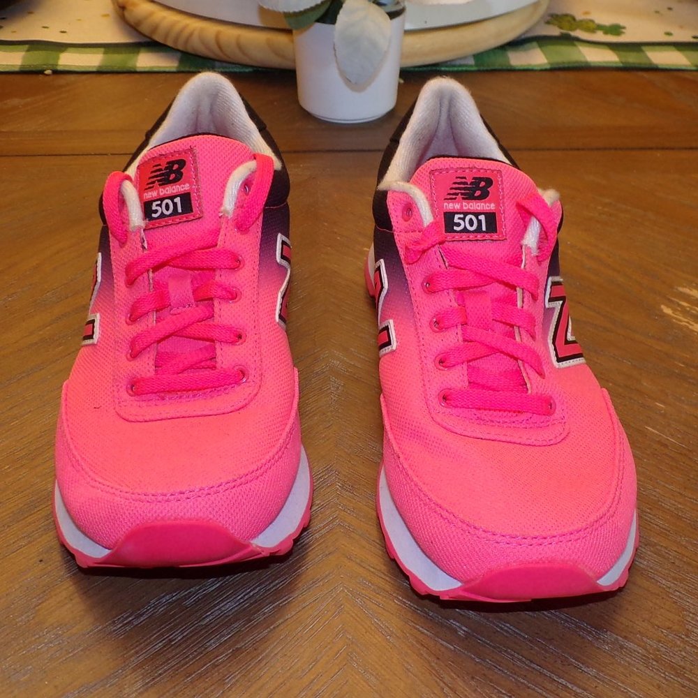 New Balance Women's Pink & Black Classic Sneakers Walking Wl501HXB Size 7.5
